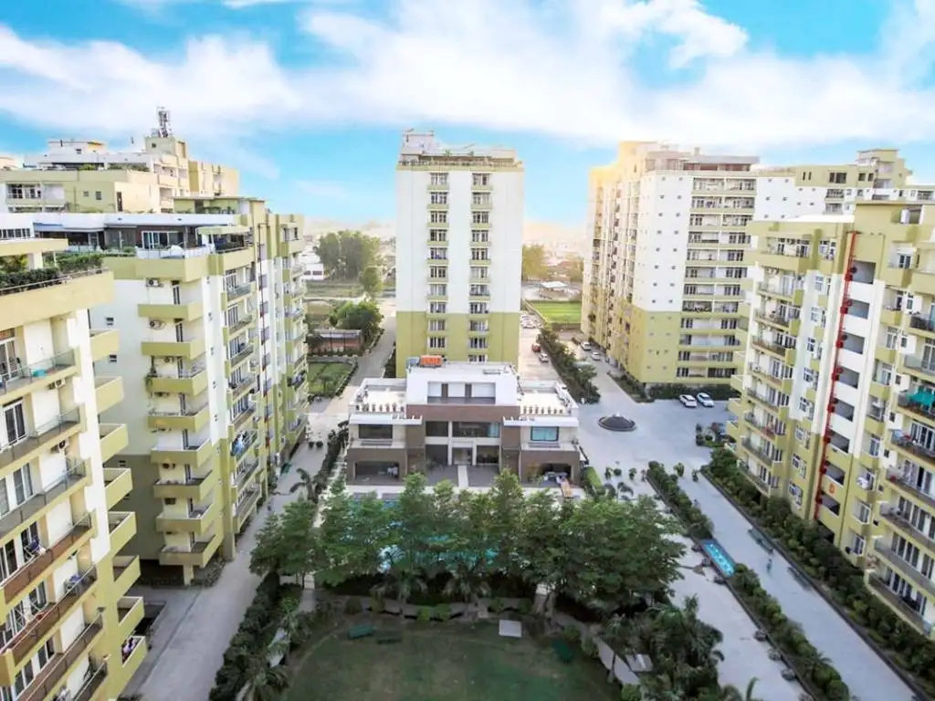 4 bhk 2800 sq feet flat