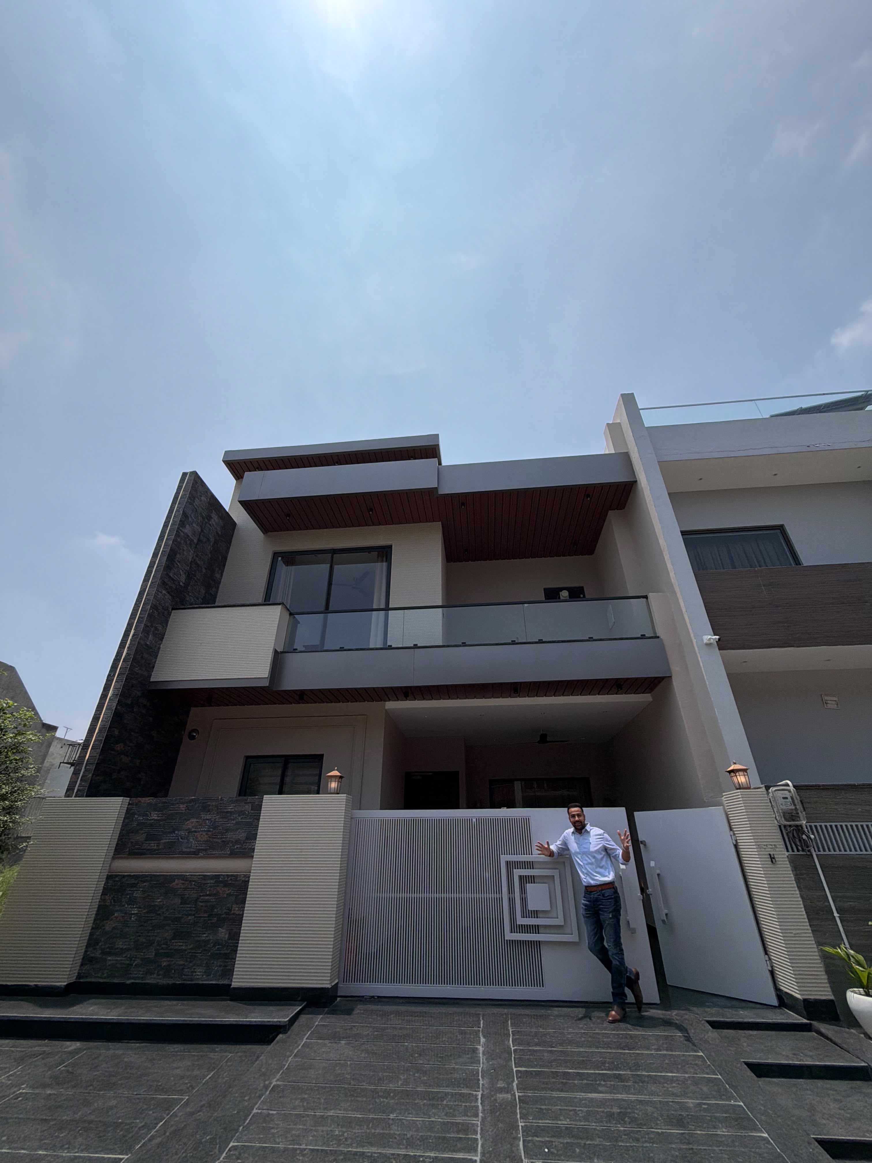 178 gaj (7.20 marla , 4 bhk ,27*55, fully furnished ,north facing ,gated colony ,30 feet road , big parking , house for  sale in jalandhar )