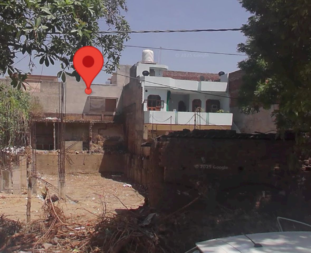 400 Gaj  Commercial plot for sale