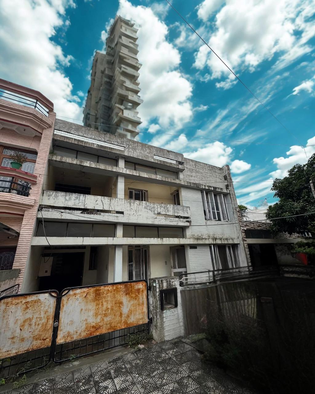 254 Gaj mud house for sale